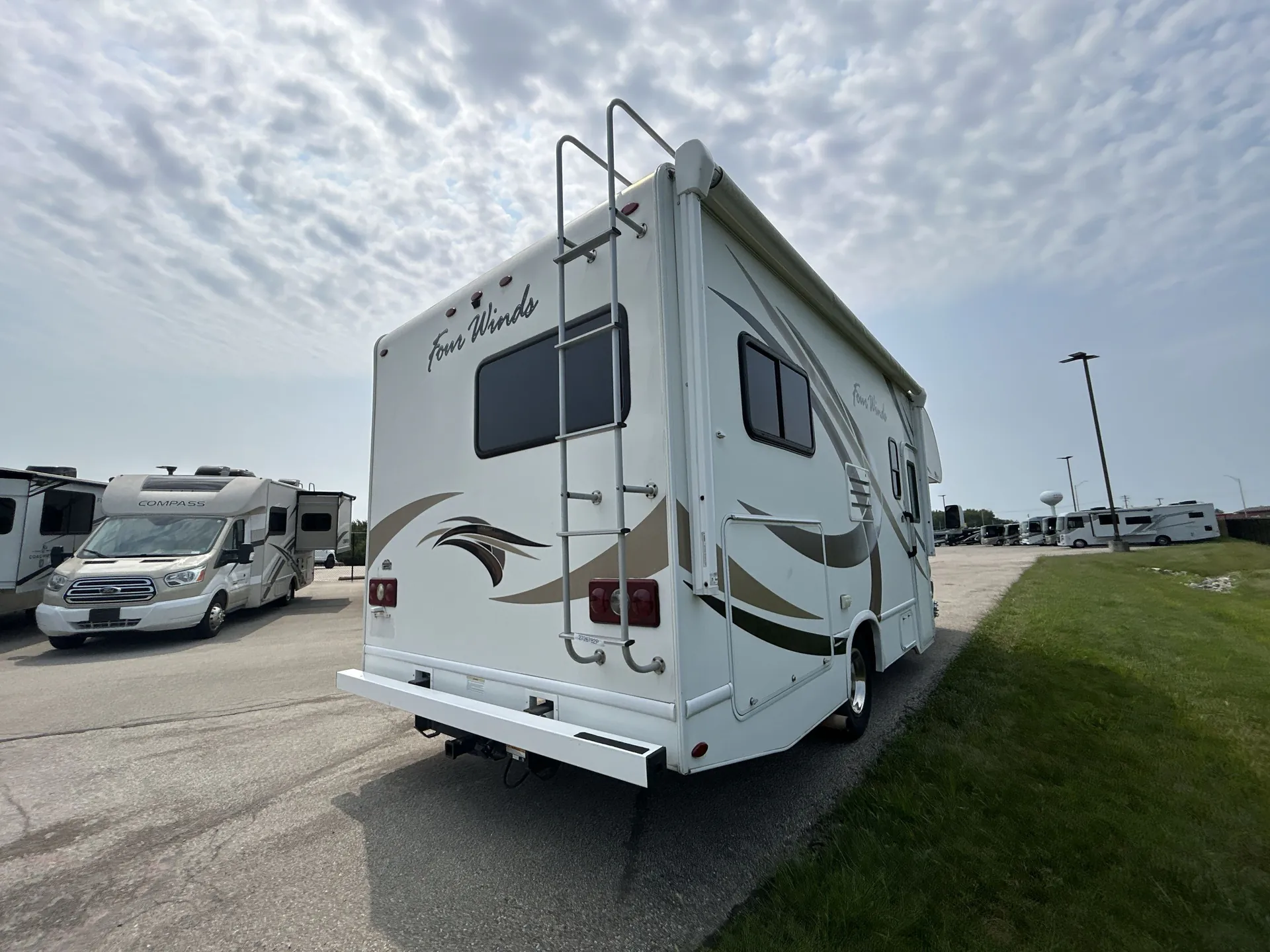 2018 Thor Motor Coach Four Winds 22E — living area main