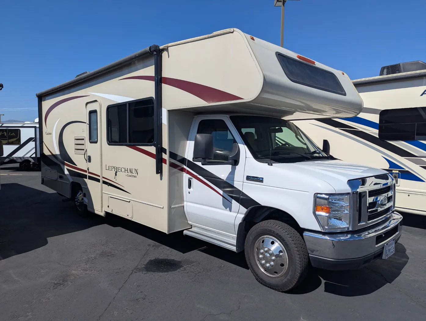 2020 Coachmen Leprechaun 260RS - Photo 2