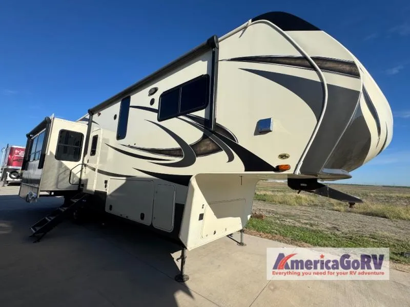 2020 Grand Design Solitude S-Class 3350RL - Main photo