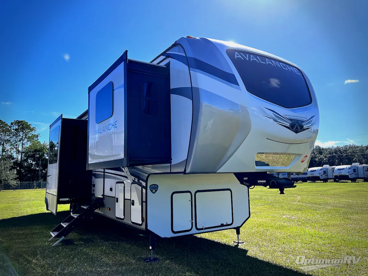 2023 Keystone Avalanche 360FL - Photo 2