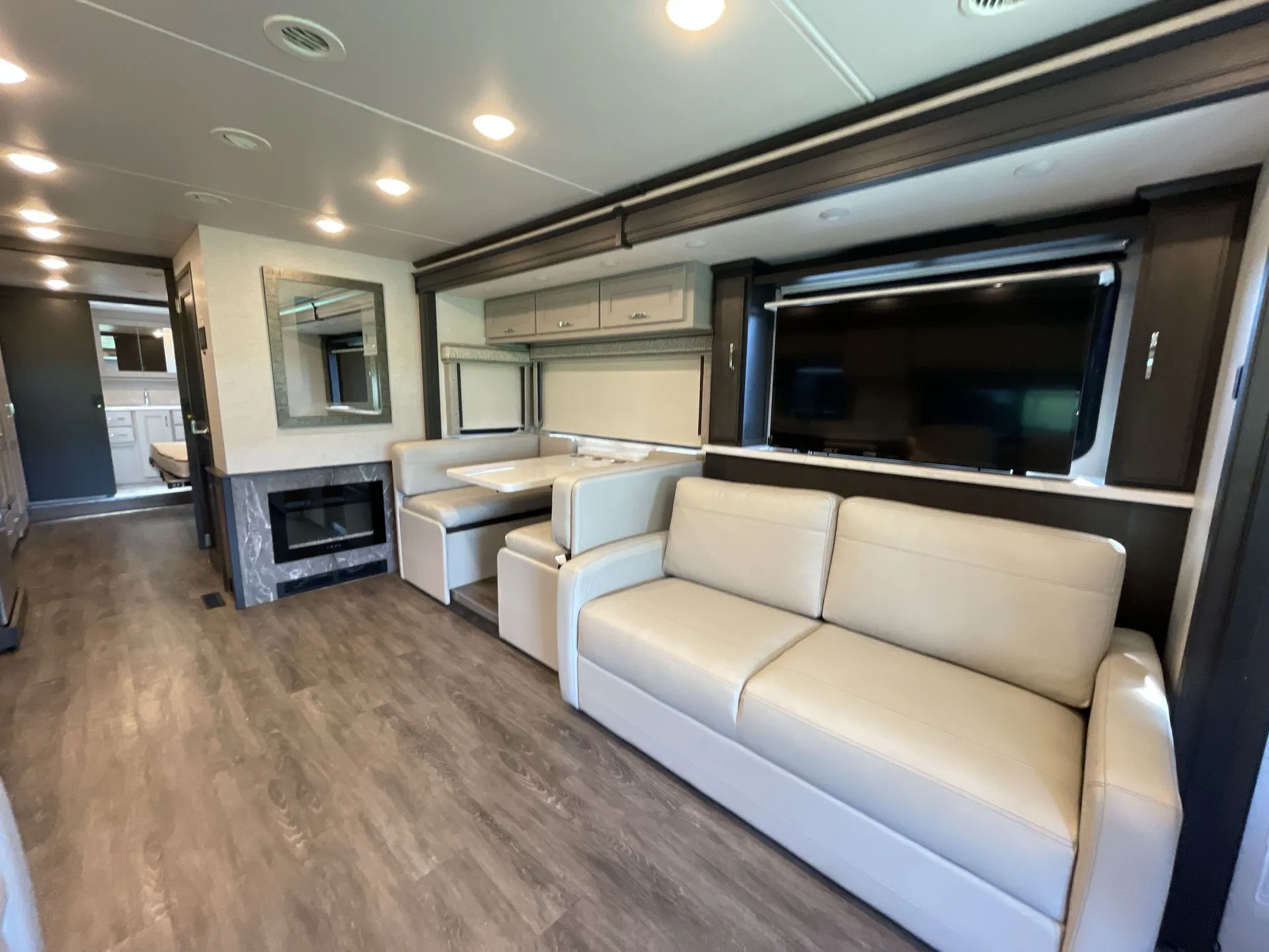 2025 Thor Motor Coach Riviera 38RB — living area main