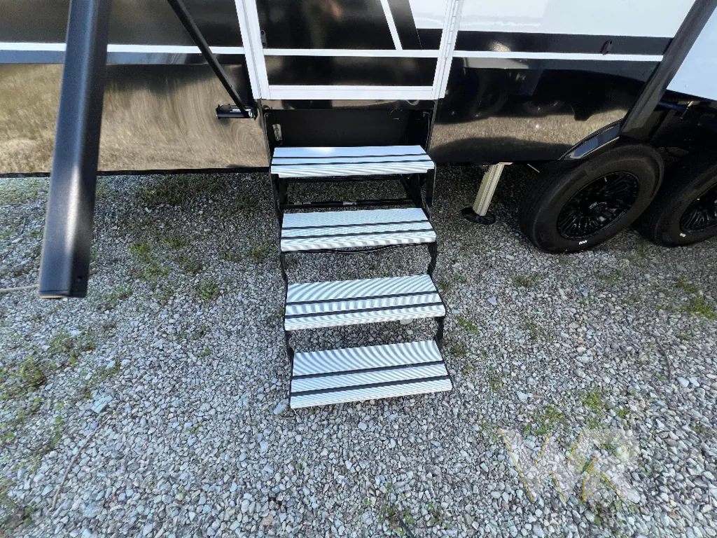 2026 Brinkley Model G 3520, Photos photo 9
