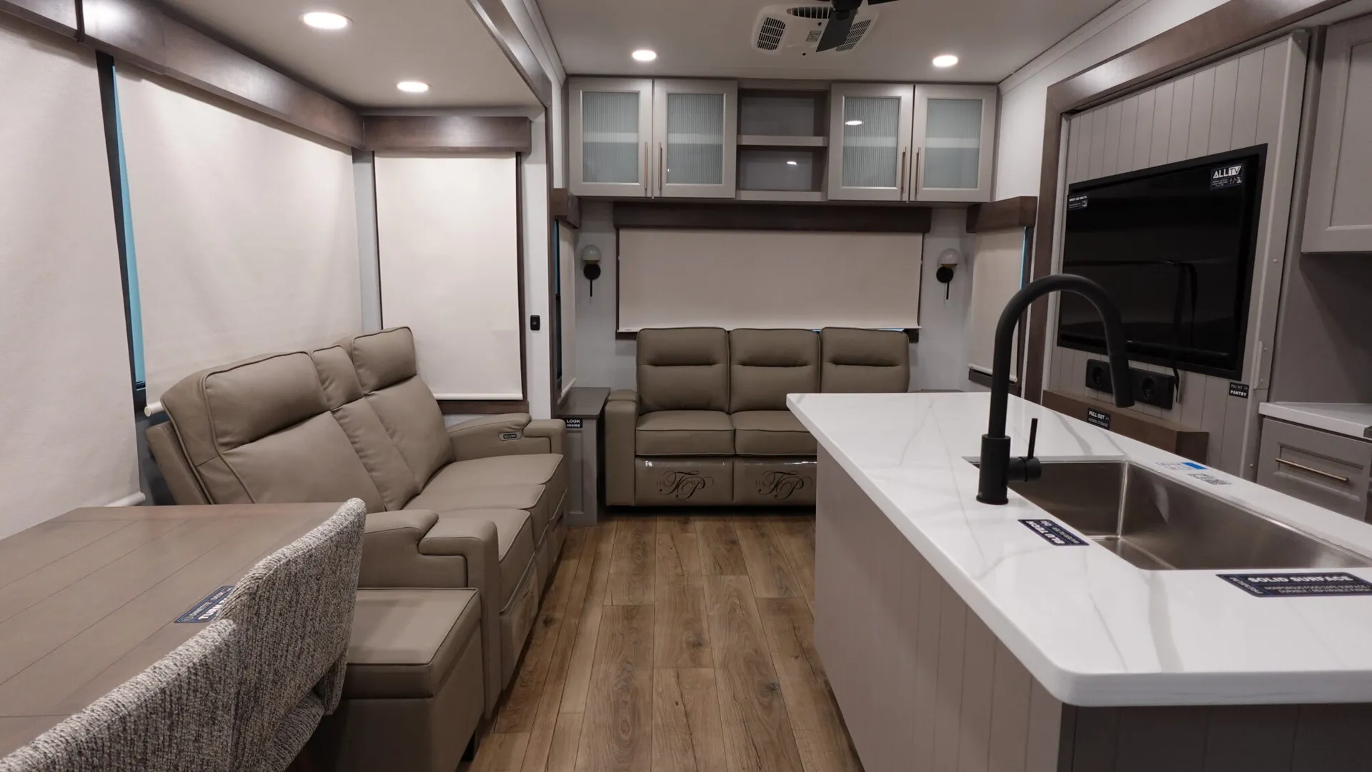 2026 Alliance RV Paradigm 310RL - Photo 3