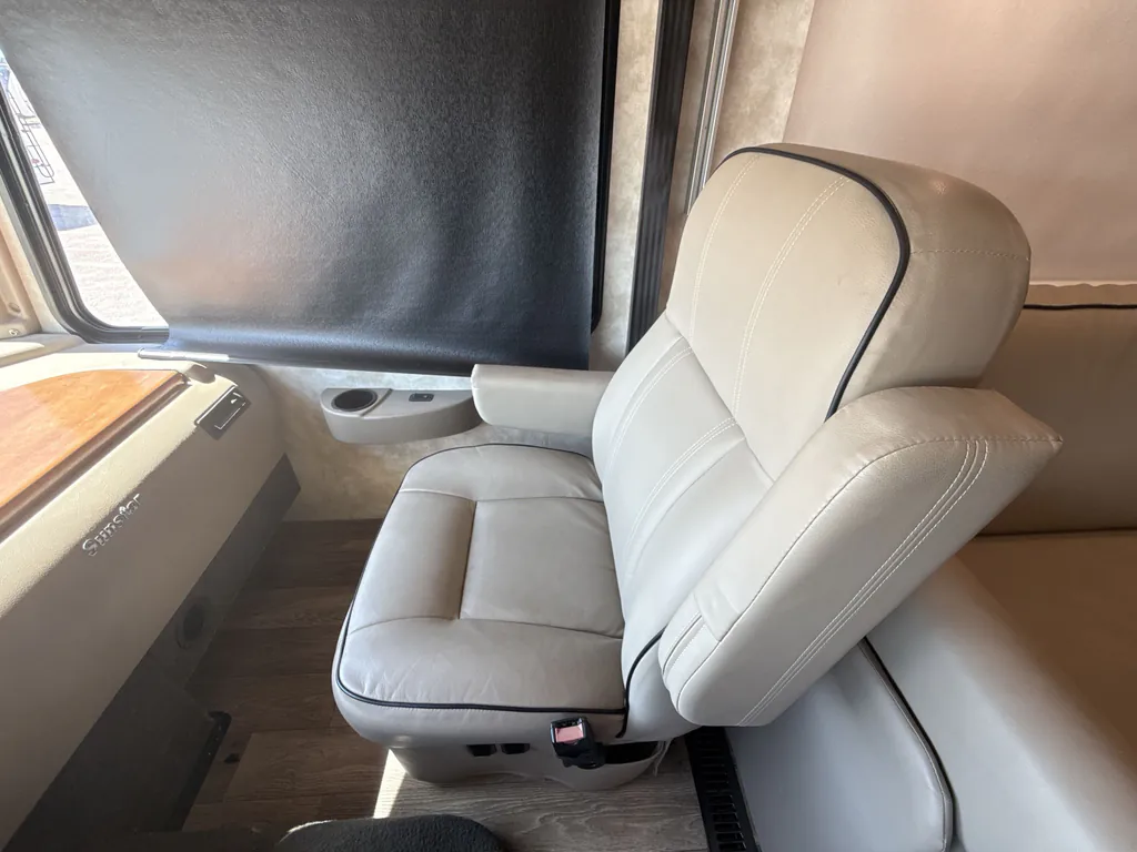 2019 Winnebago Sunstar 27P, Photos photo 25