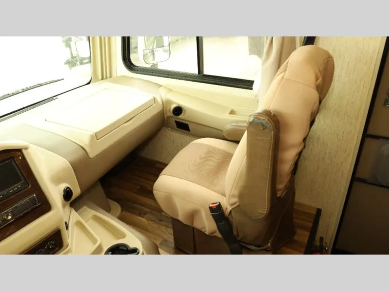 2018 Coachmen Mirada 35KB - Photo 3