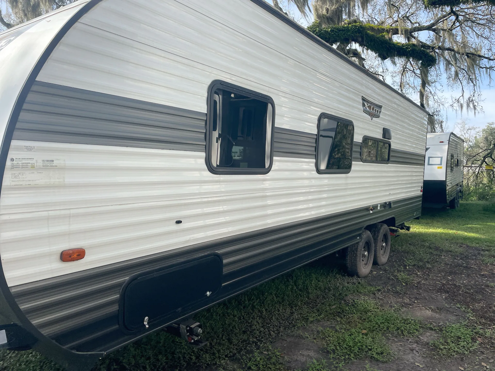 2023 Forest River Wildwood X-Lite 261BHXL — off campside