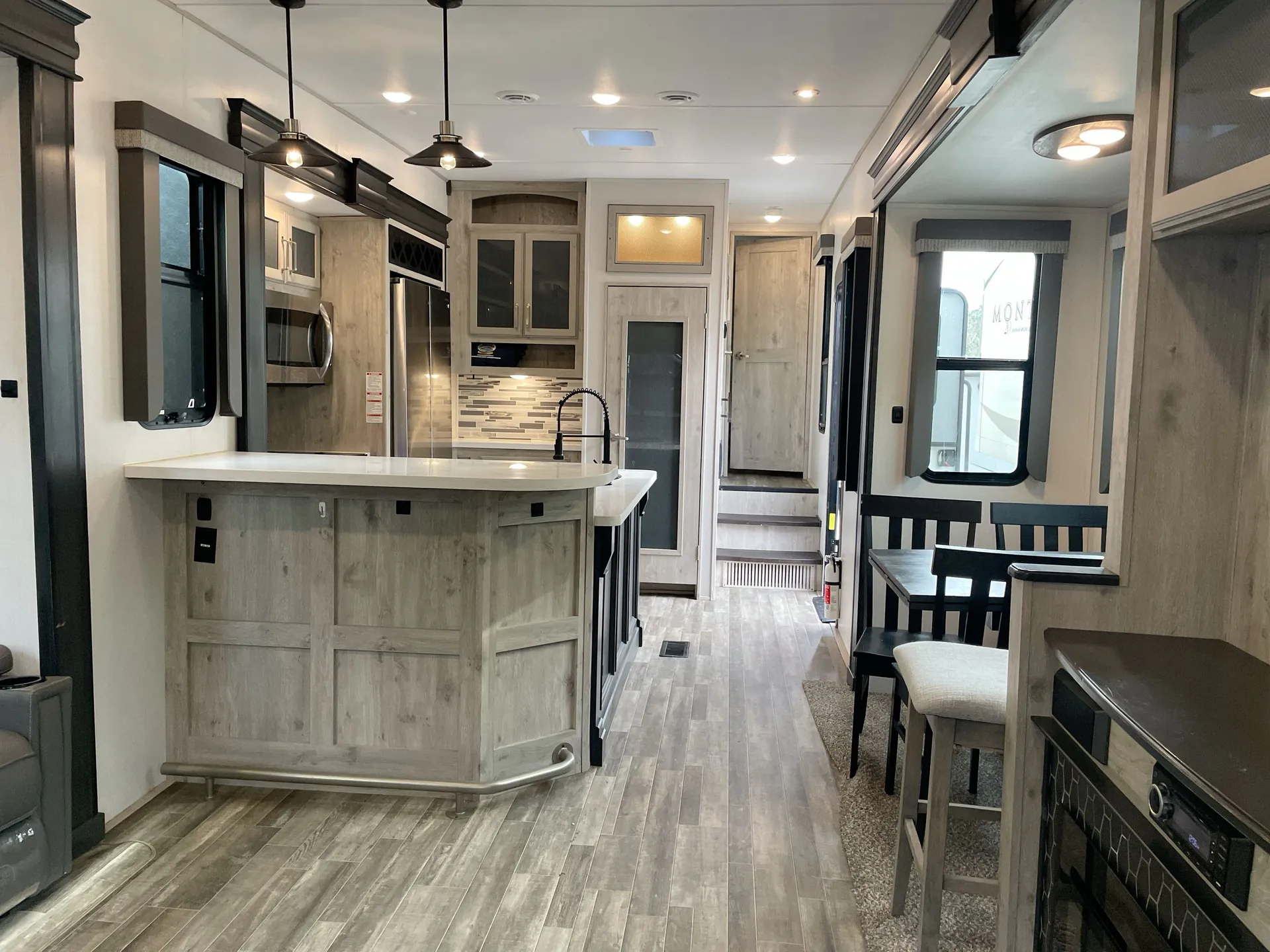 2022 Keystone Avalanche 338GK — living area main