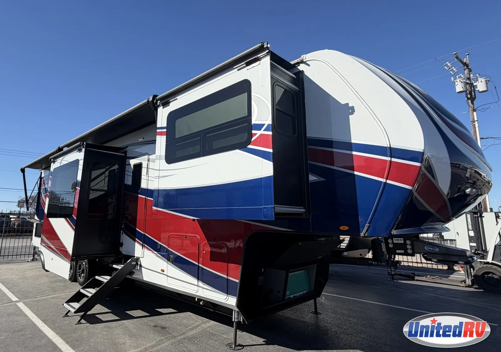 2023 Grand Design Solitude 380FL - Photo 2
