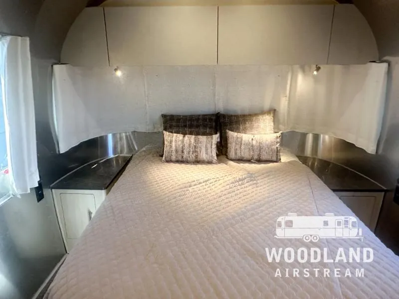 2026 Airstream Flying Cloud 27FB - Photo 3