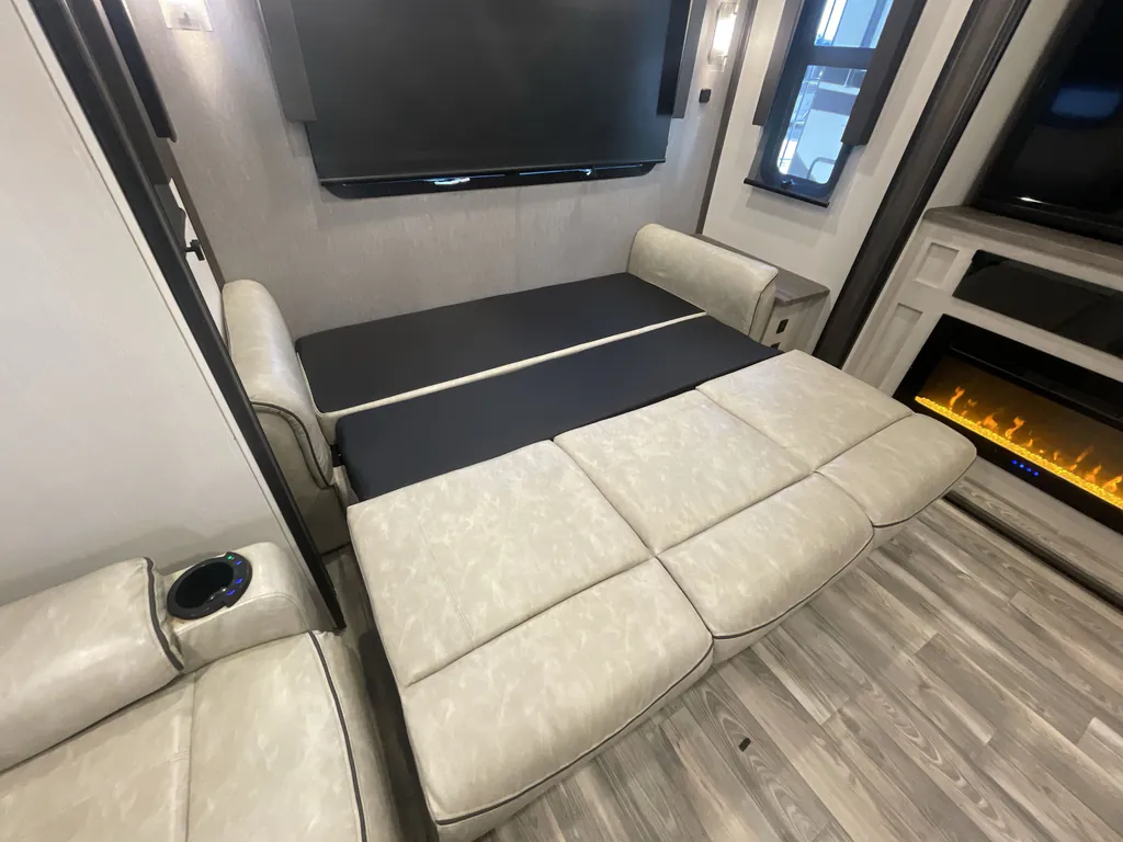 2022 Forest River Cardinal Luxury 380RLX, Photos photo 15