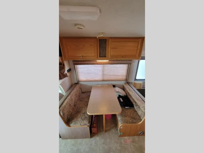 2008 Winnebago Access 31J - Photo 4