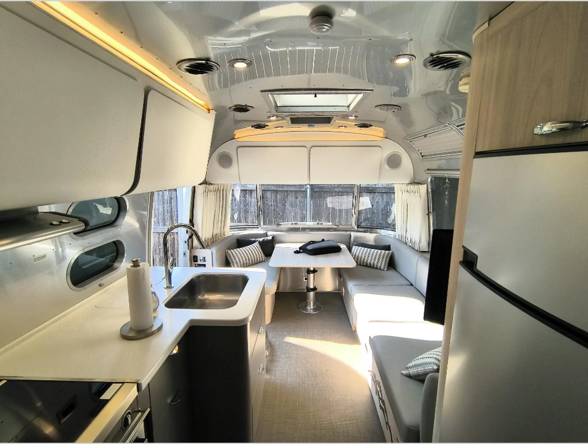 2020 Airstream Globetrotter 27FB Twin - Photo 4