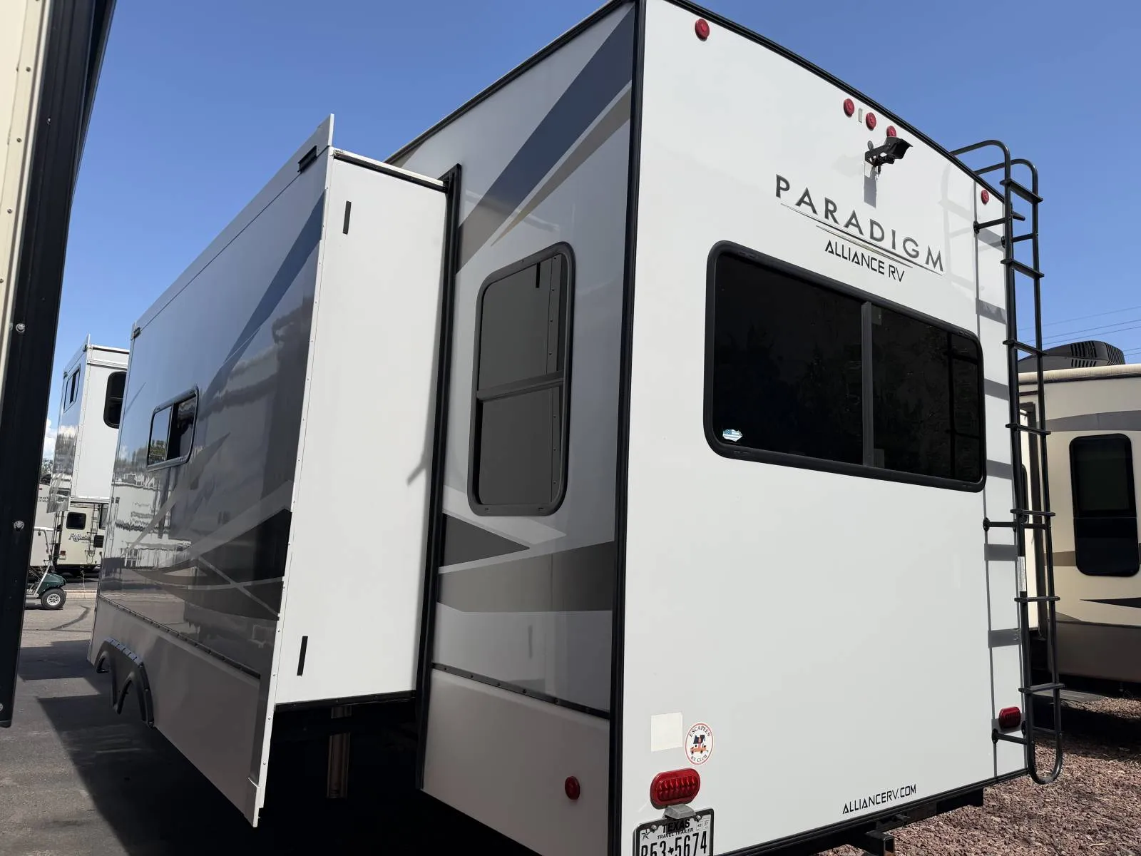 2021 Alliance RV Paradigm 310RL - Photo 4