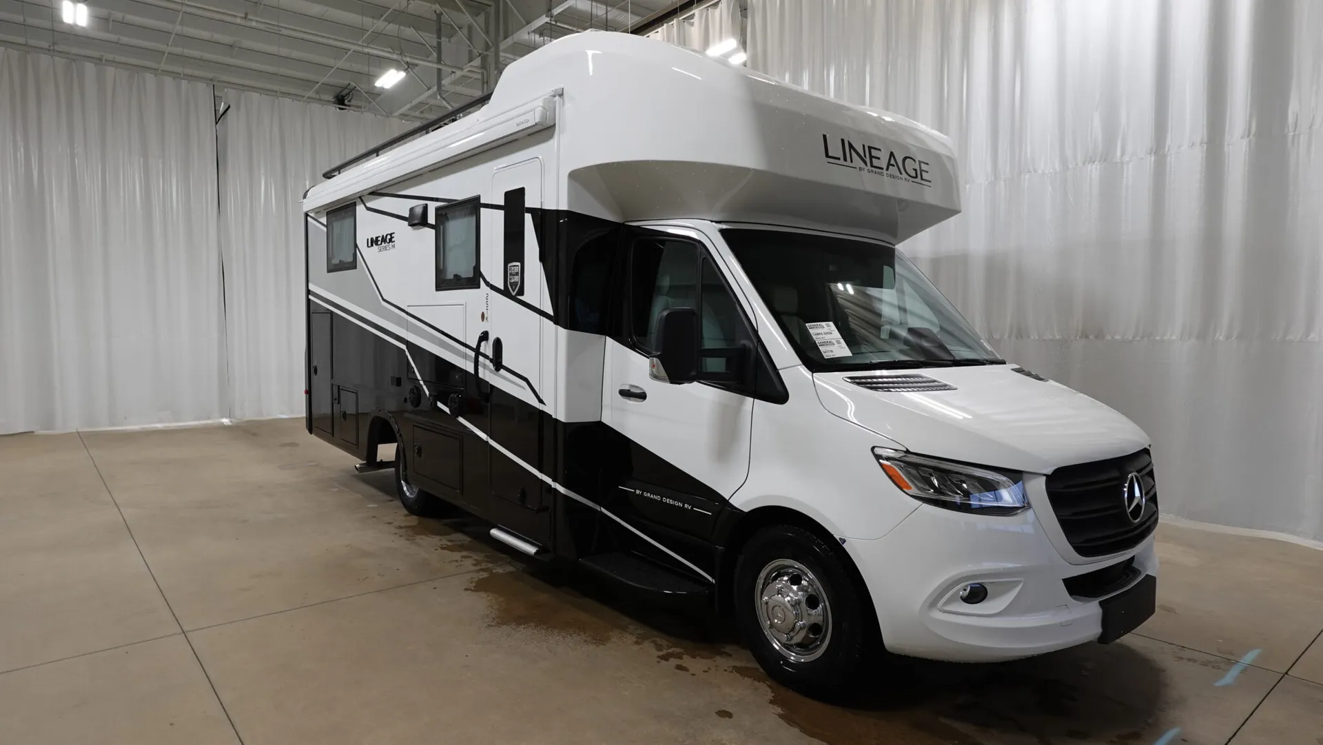 2026 Grand Design Lineage Series M 25TK - Photo 2