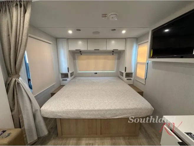 2026 Winnebago Thrive 18FBS - Photo 3