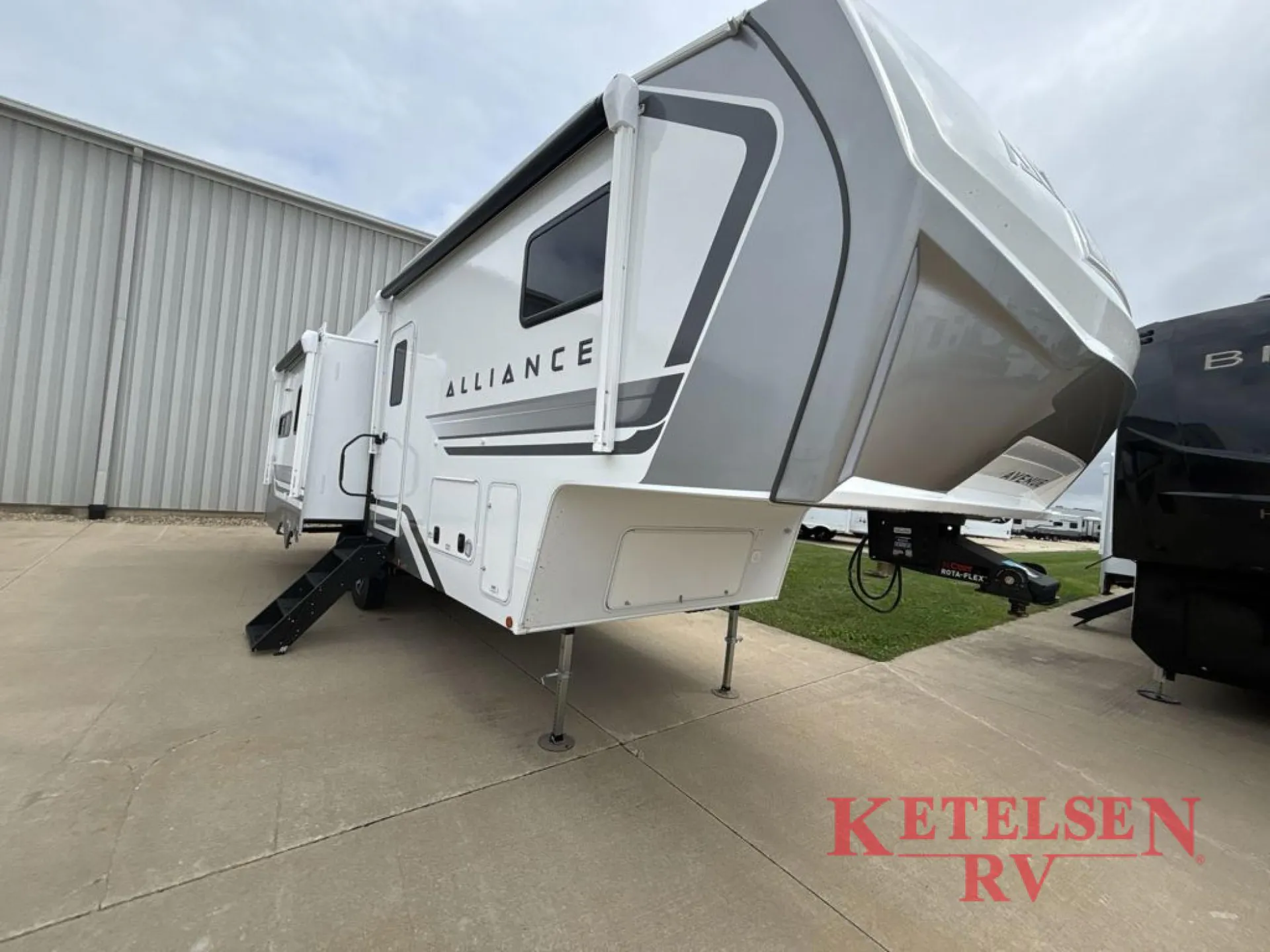 2027 Alliance RV Avenue All-Access 27RK - Photo 3