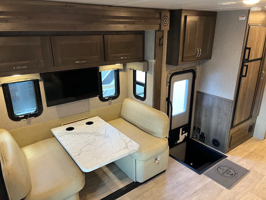 2023 Nexus Wraith 33W, Photos photo 13