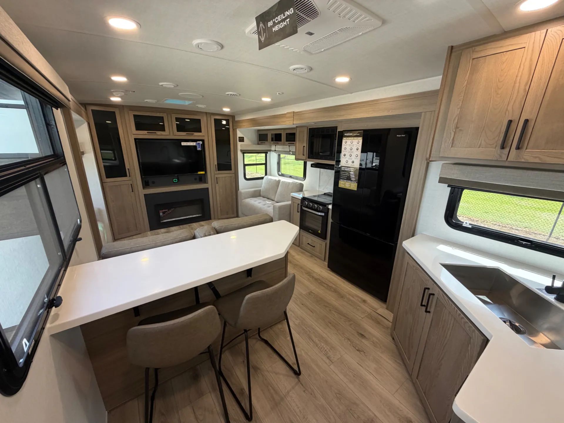 2027 Forest River Rockwood Ultra Lite 2921RL - Photo 4