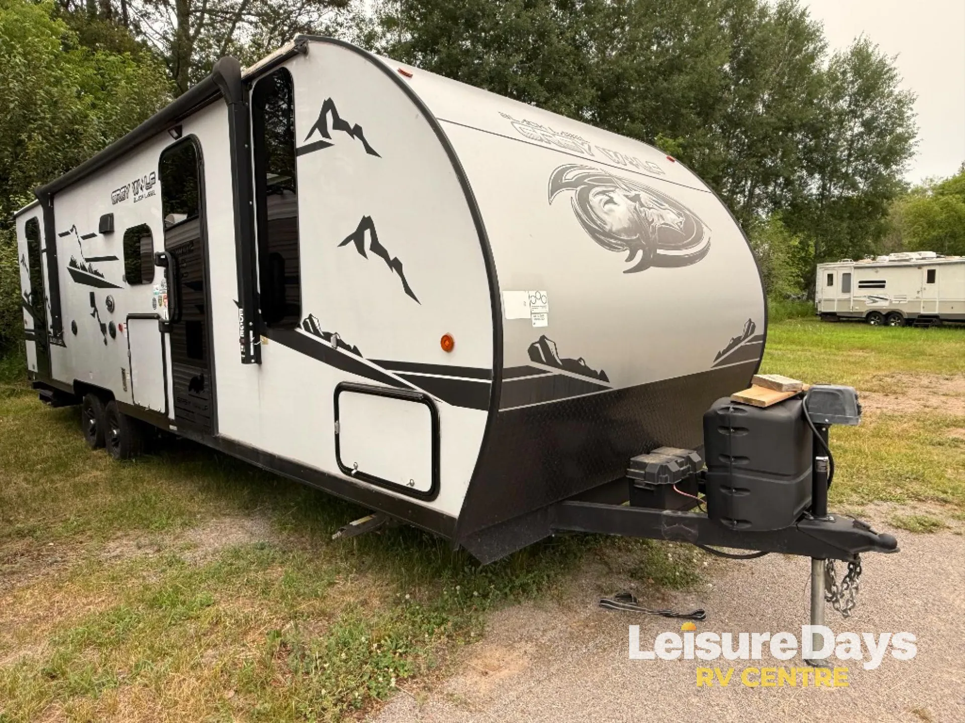 2022 Forest River Cherokee Grey Wolf Black Label 26DBHBL - Photo 2