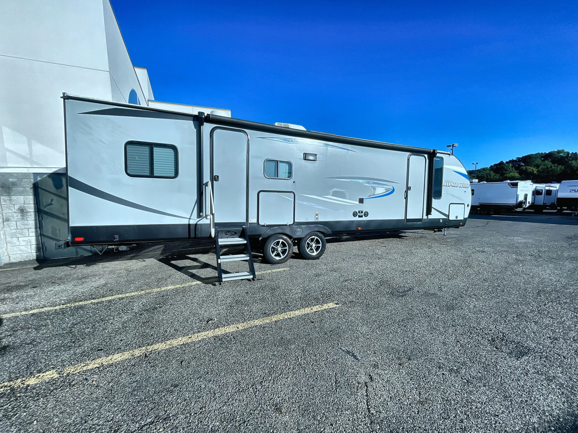 2021 Forest River Cherokee Alpha Wolf 29DQ-L — campside