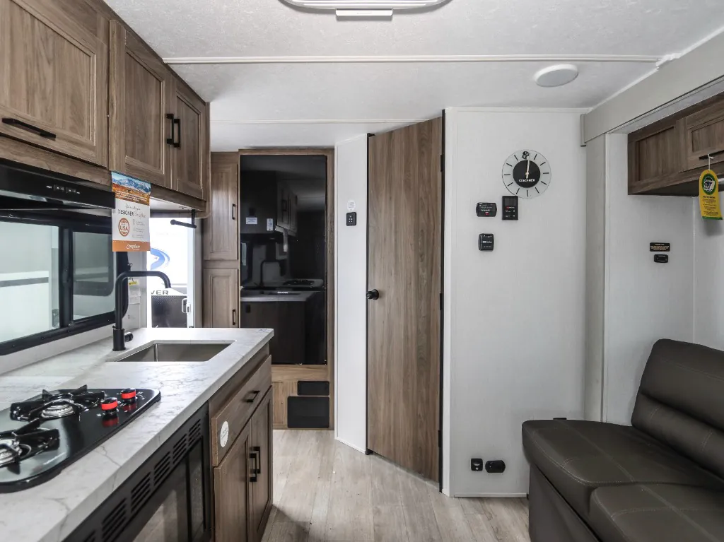 2026 Coachmen Freedom Express Select 19SE - Photo 4