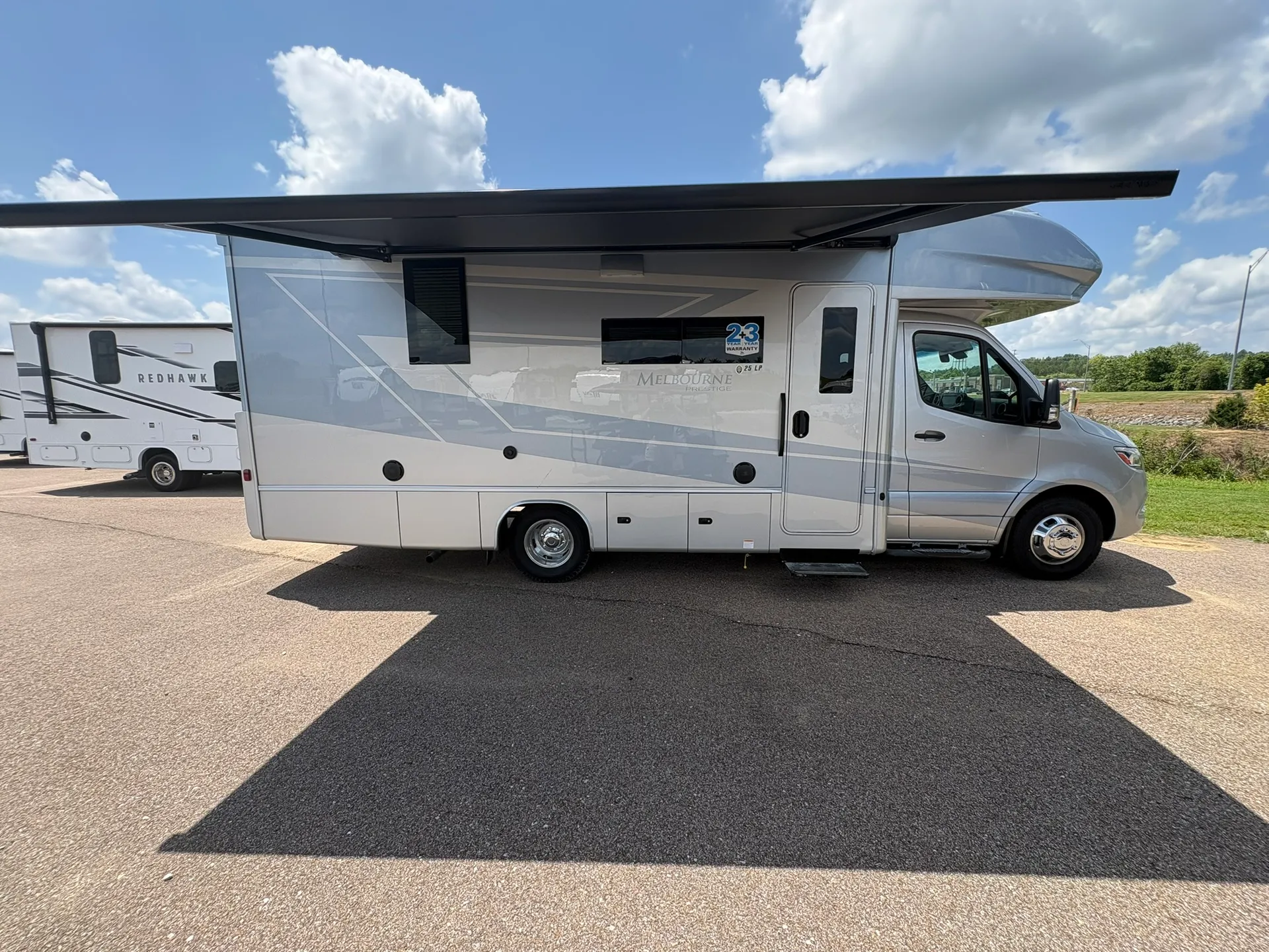 2027 Jayco Melbourne Prestige 25LP - Photo 3
