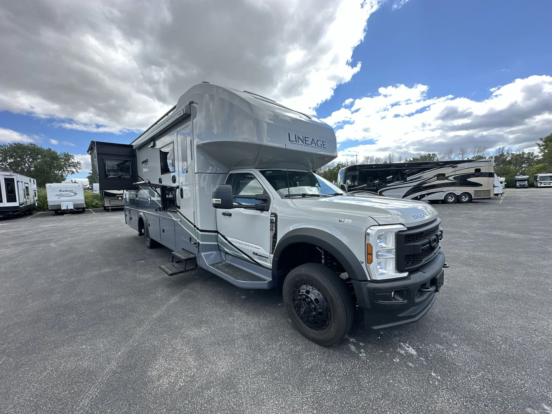 2026 Grand Design Lineage Series F 31ZW - Photo 2
