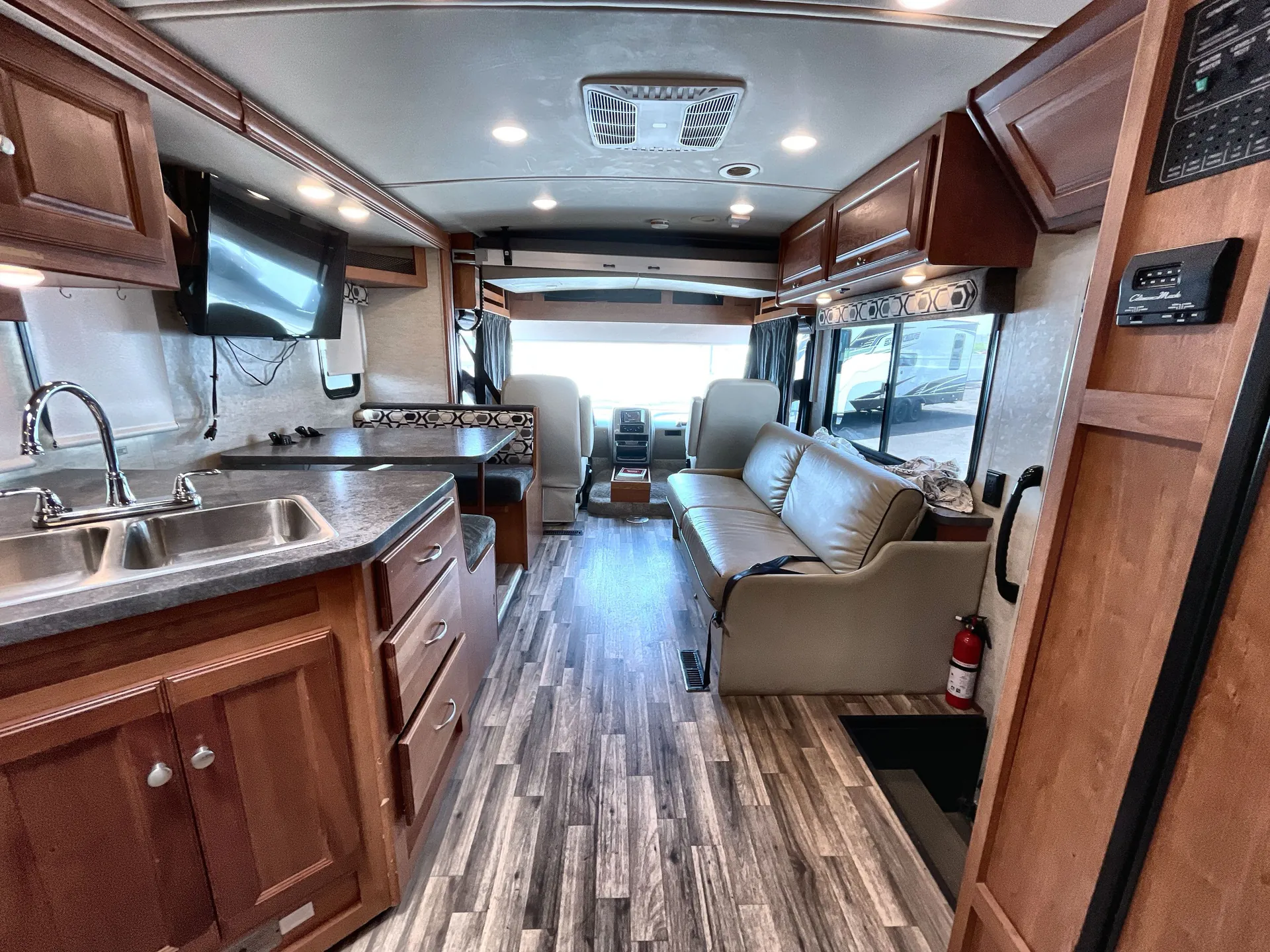 2018 Winnebago Sunstar 27P — living area main