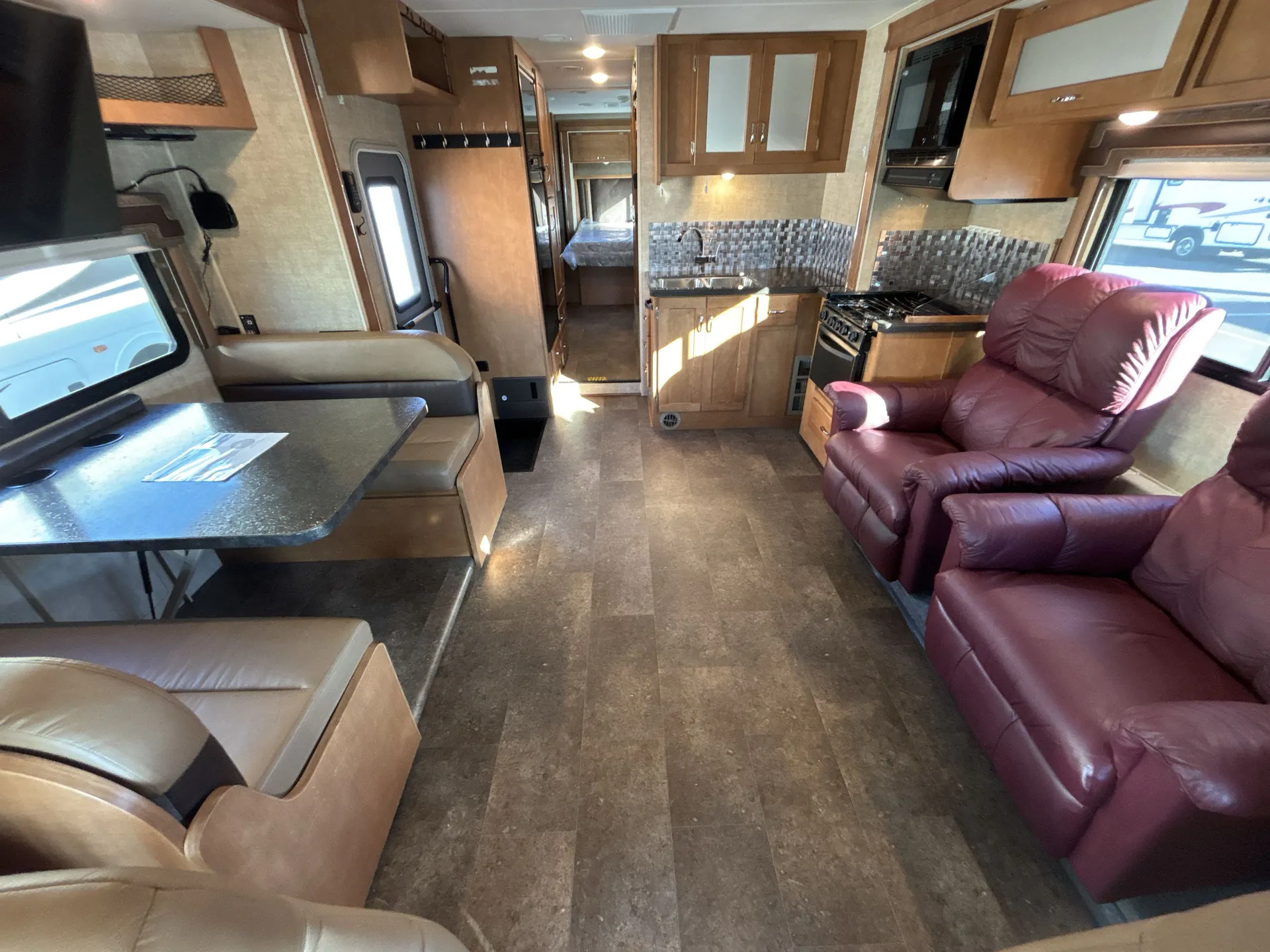 2017 Winnebago Minnie Winnie 31D — living area main