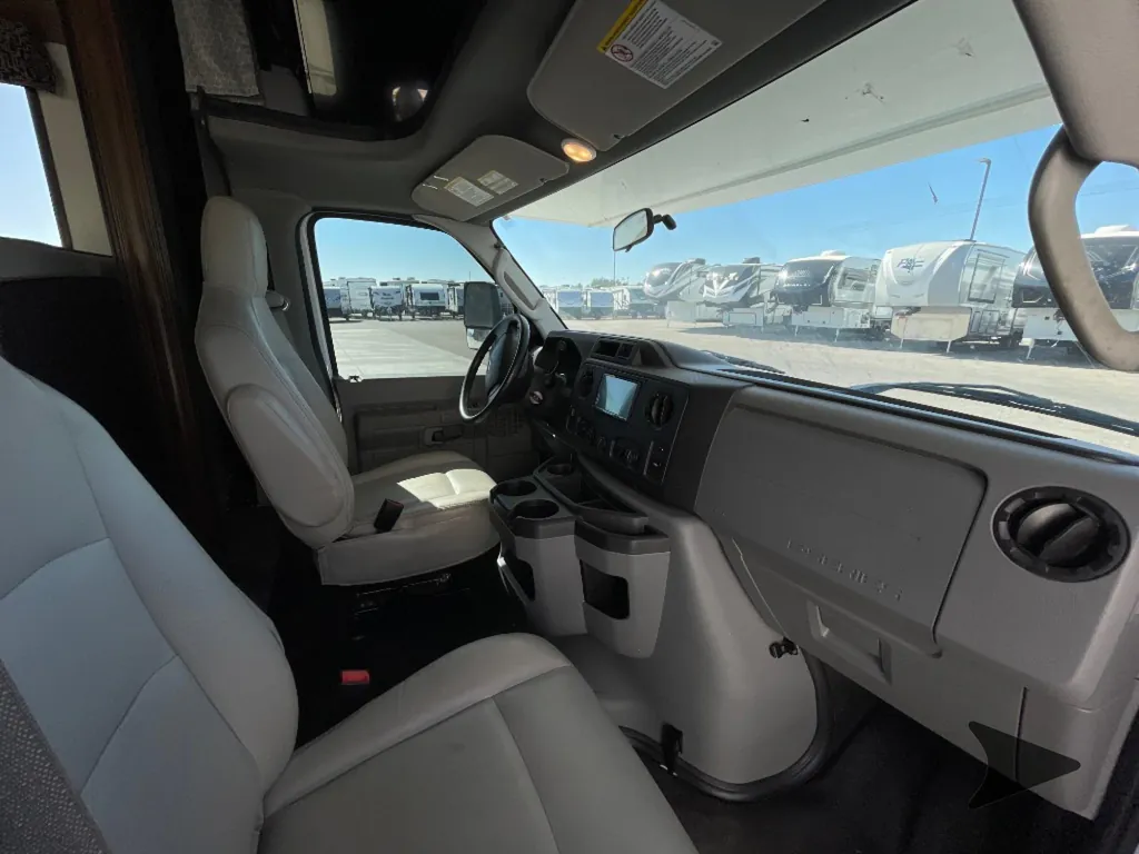 2020 Forest River Sunseeker 3040DS, Photos photo 31
