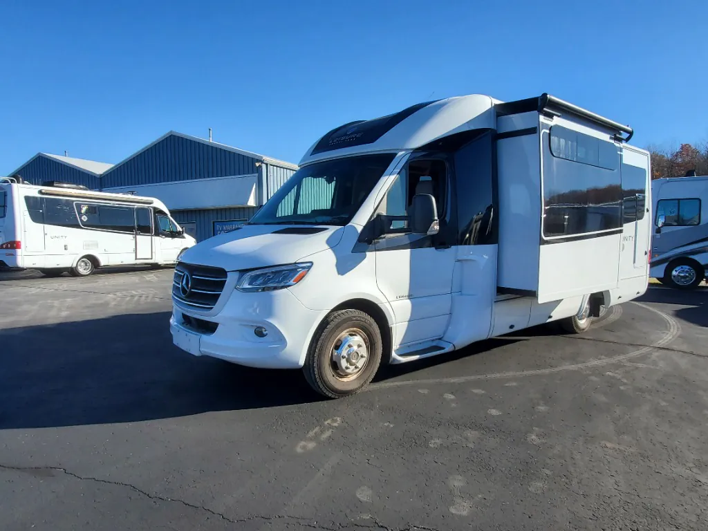 2023 Leisure Travel Unity U24MBL - Photo 2