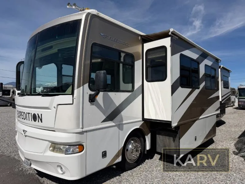 2006 Fleetwood RV Expedition 37U - Photo 2