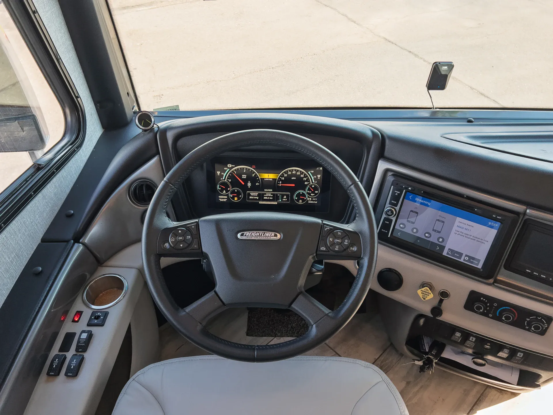 2022 Fleetwood Discovery LXE 36HQ - Photo 4