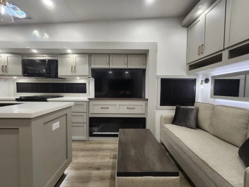 2025 Brinkley Model Z 3300, Photos photo 8