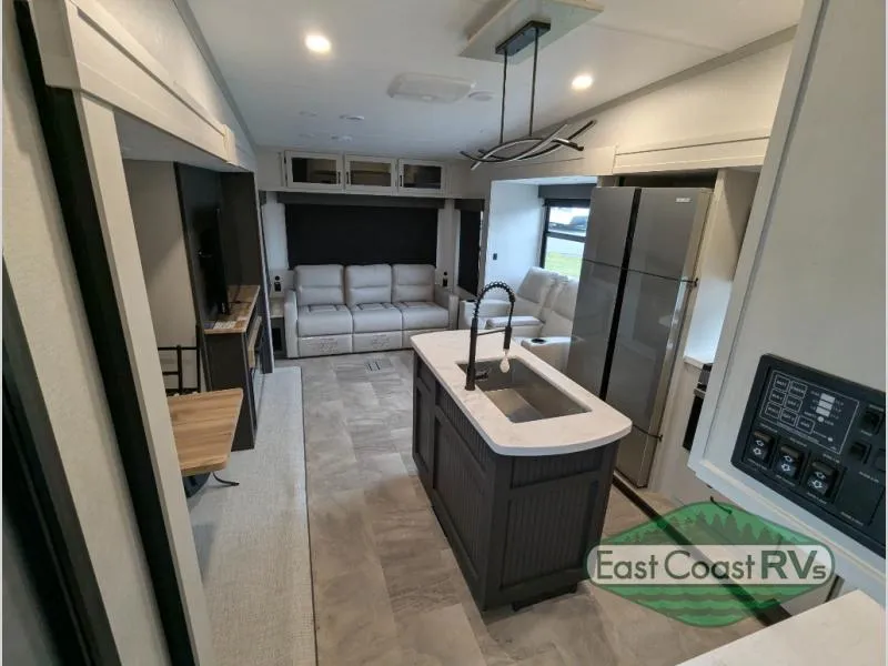 2027 Coachmen Chaparral 298RLS - Photo 4