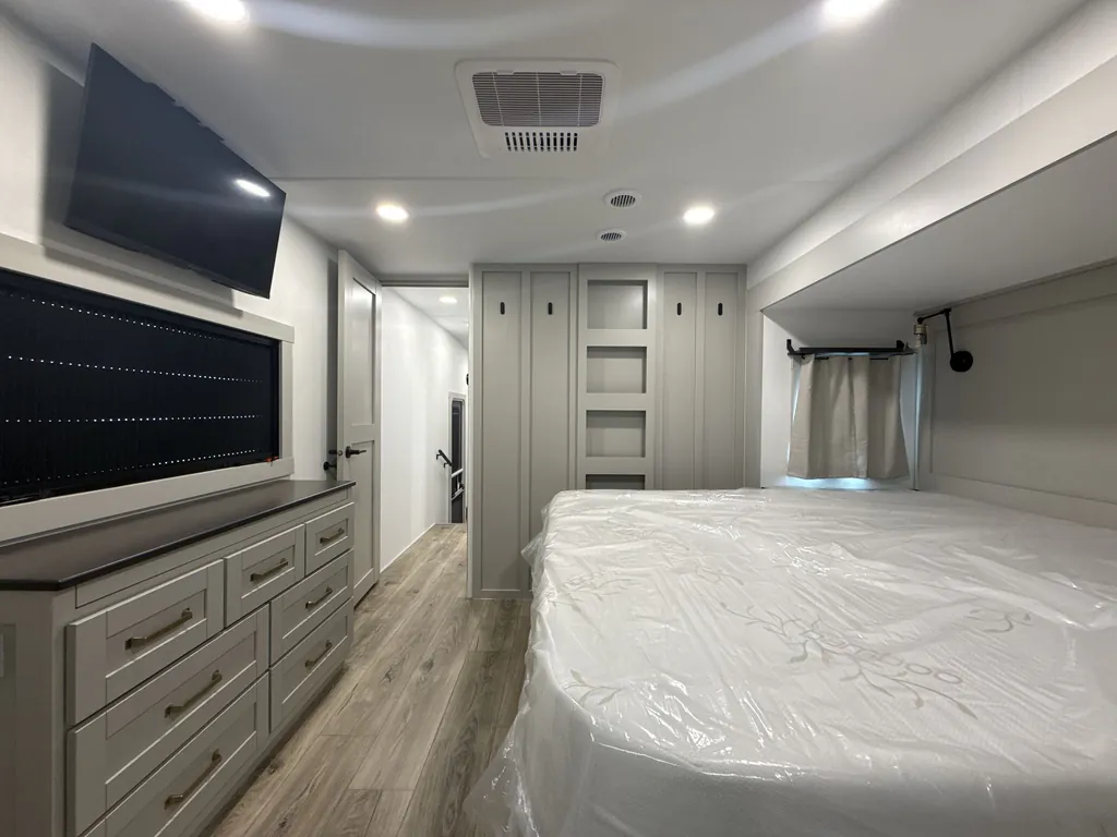 2026 Brinkley Model Z 3600, Photos photo 27