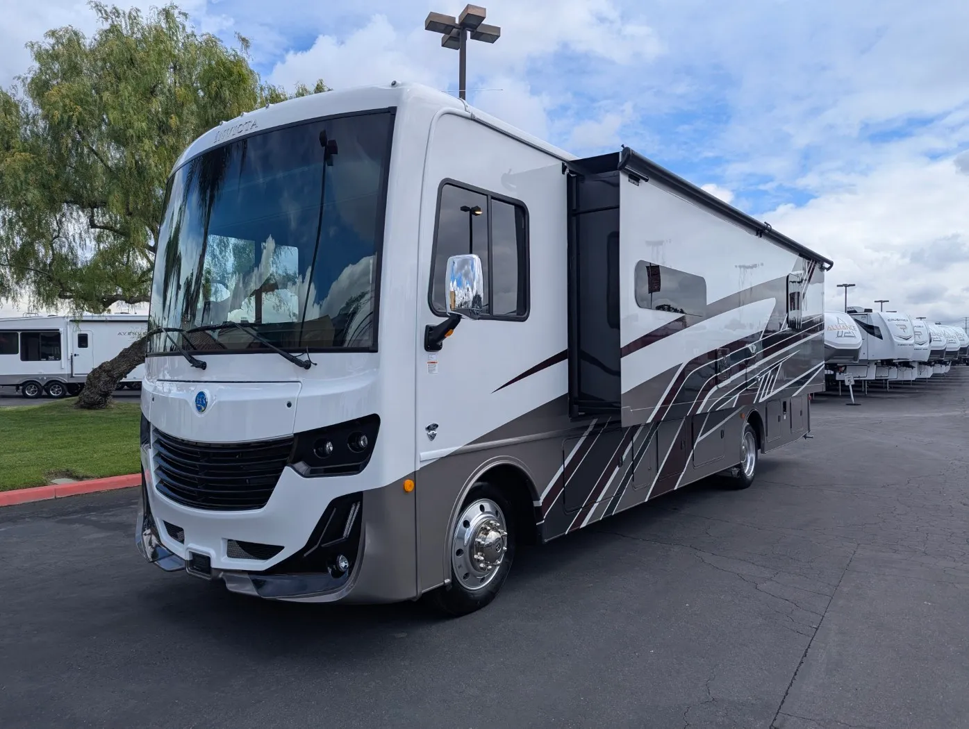 2026 Holiday Rambler Invicta 33HB - Photo 4