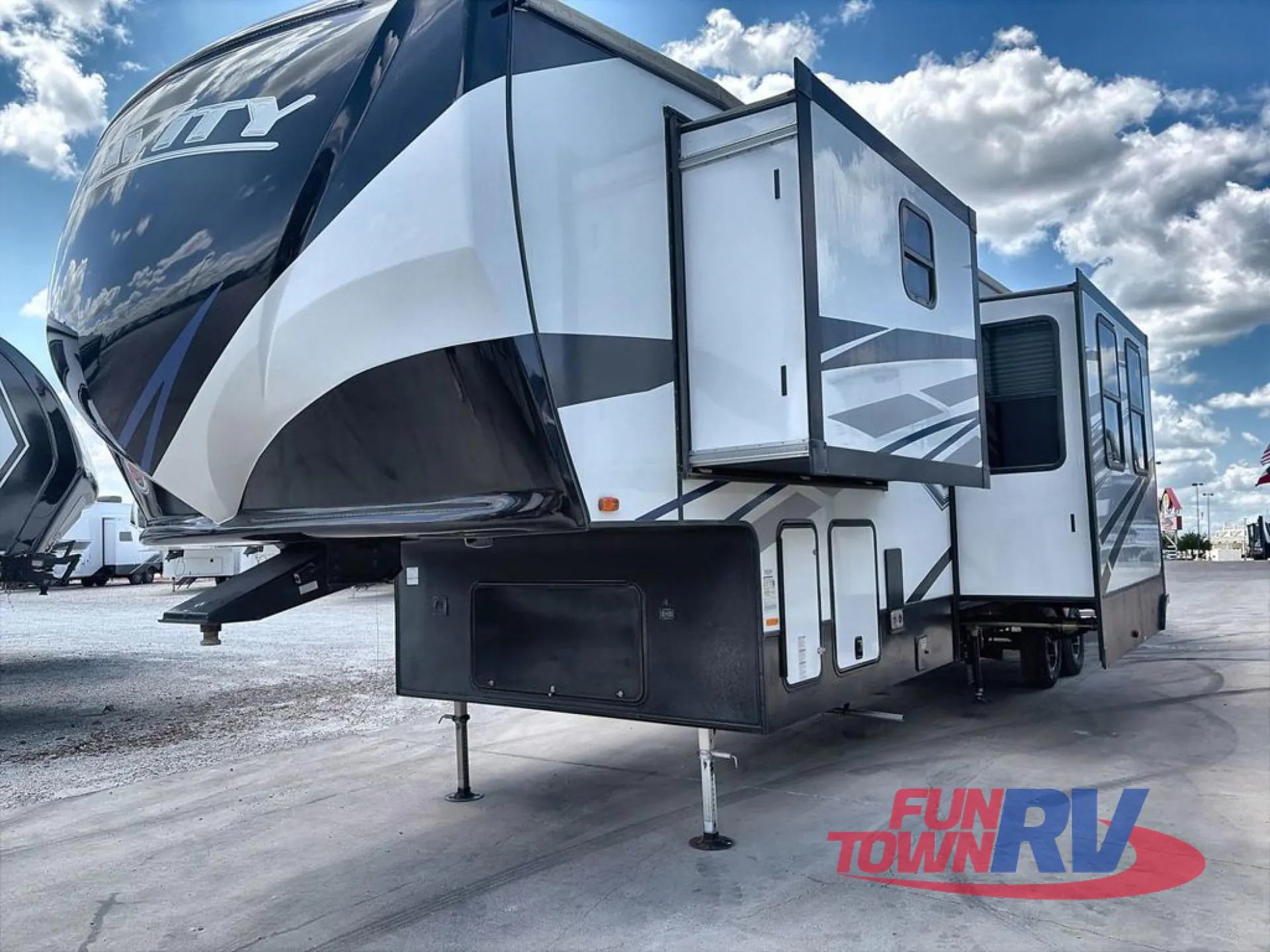 2020 Heartland Gravity 3340 - Photo 3