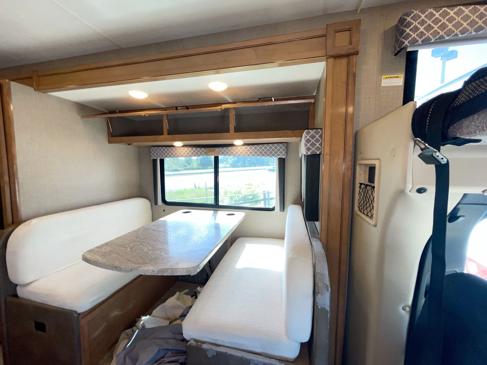 2020 Thor Motor Coach Quantum KM24 — living area main
