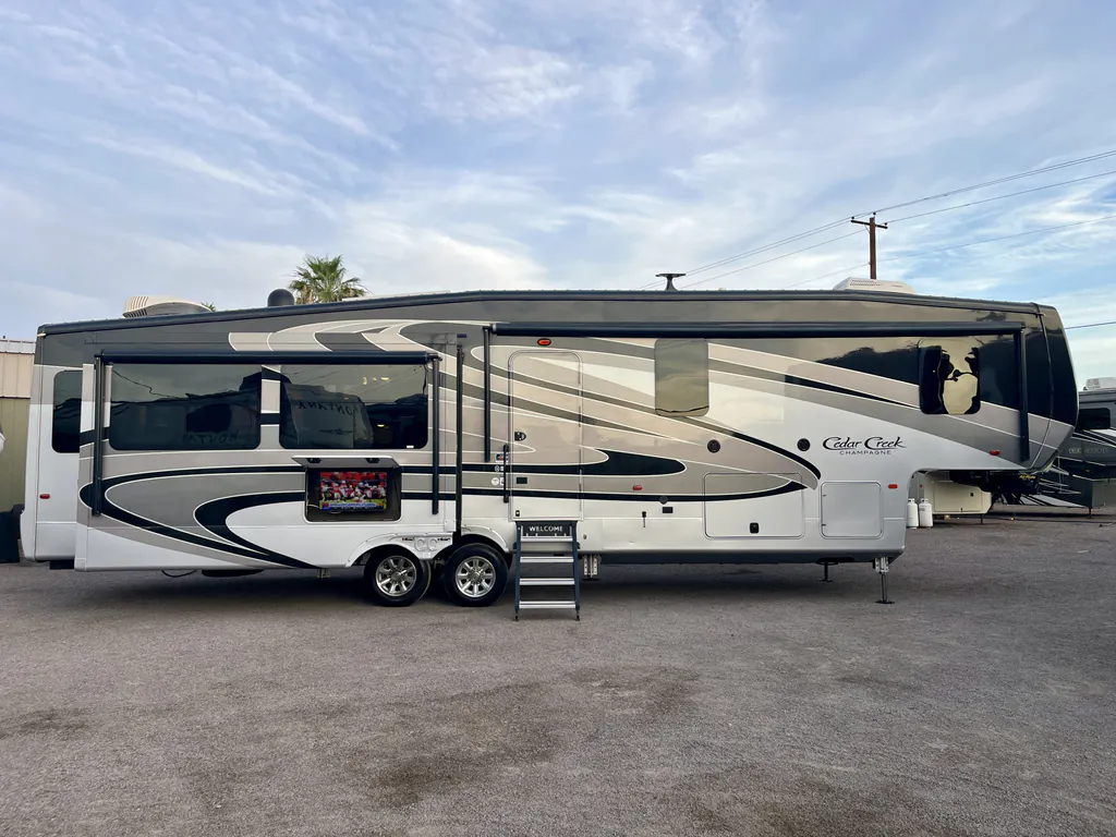 2017 Forest River Cedar Creek Champagne Edition 38EL, Photos photo 14