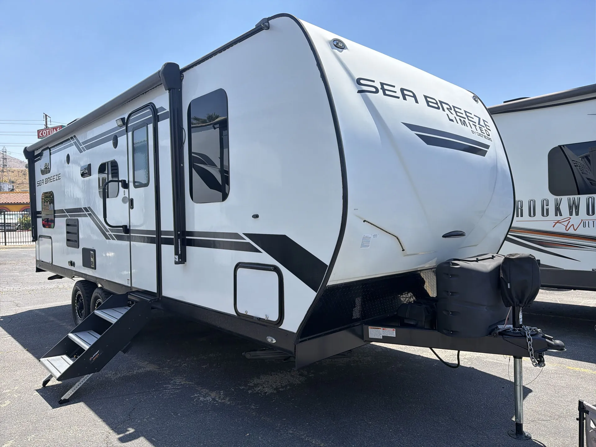 2023 Genesis Supreme Sea Breeze 24BH - Photo 2