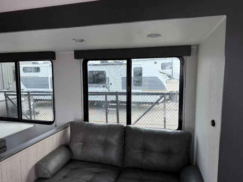 2027 EAST TO WEST Della Terra 280BH, Photos photo 8
