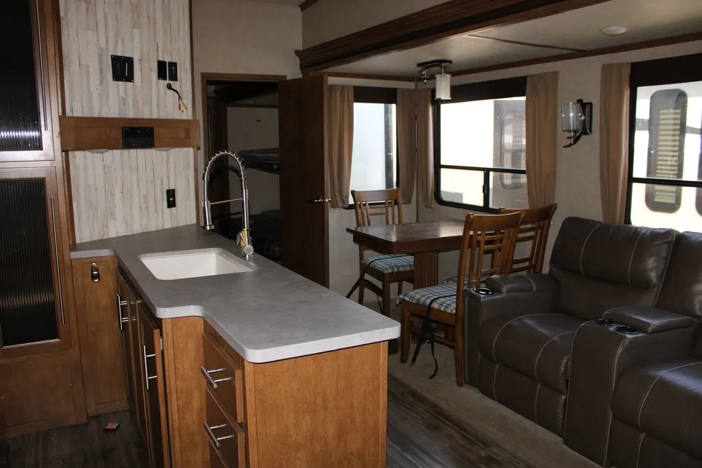 2017 Forest River Sabre 36FRP, Photos photo 11