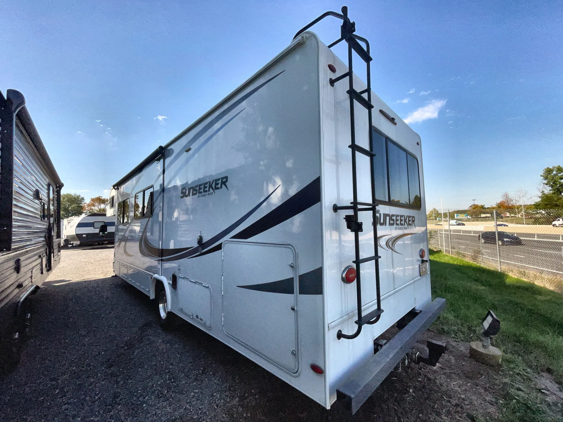 2018 Forest River Sunseeker 3010DS — off campside