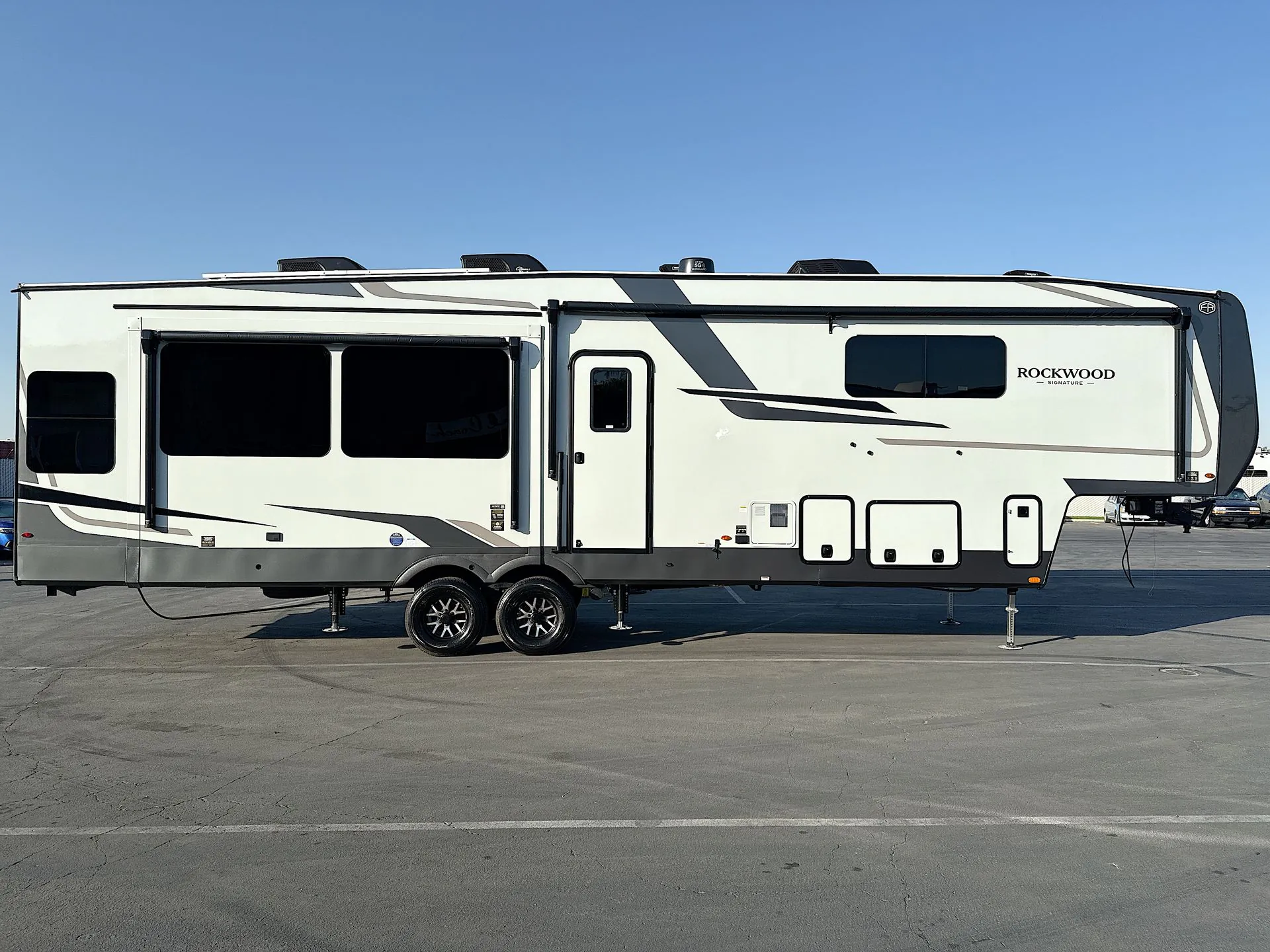 2027 Forest River Rockwood Signature 401SFB