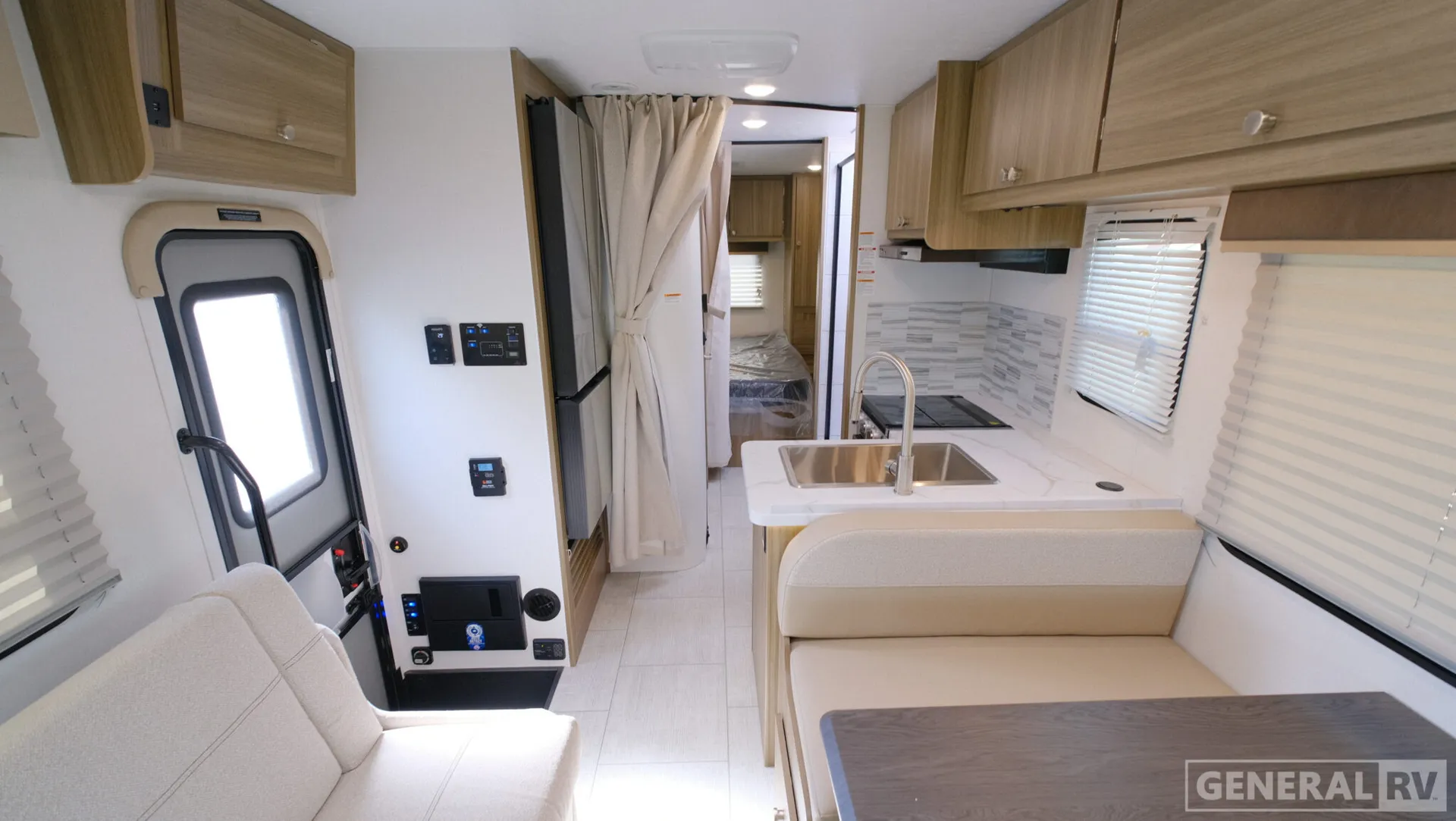 2026 Coachmen Freelander 27QB - Photo 3