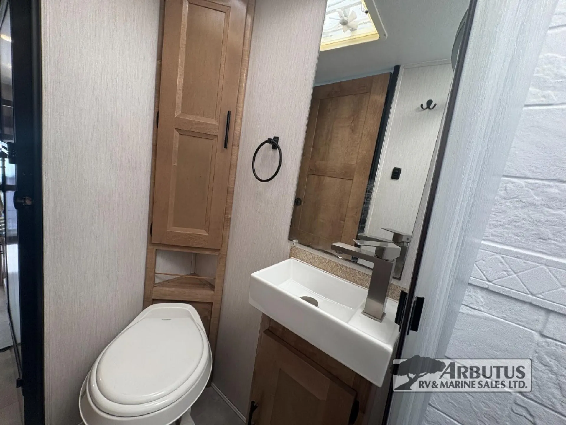 2021 Coachmen Leprechaun 210RS - Photo 4