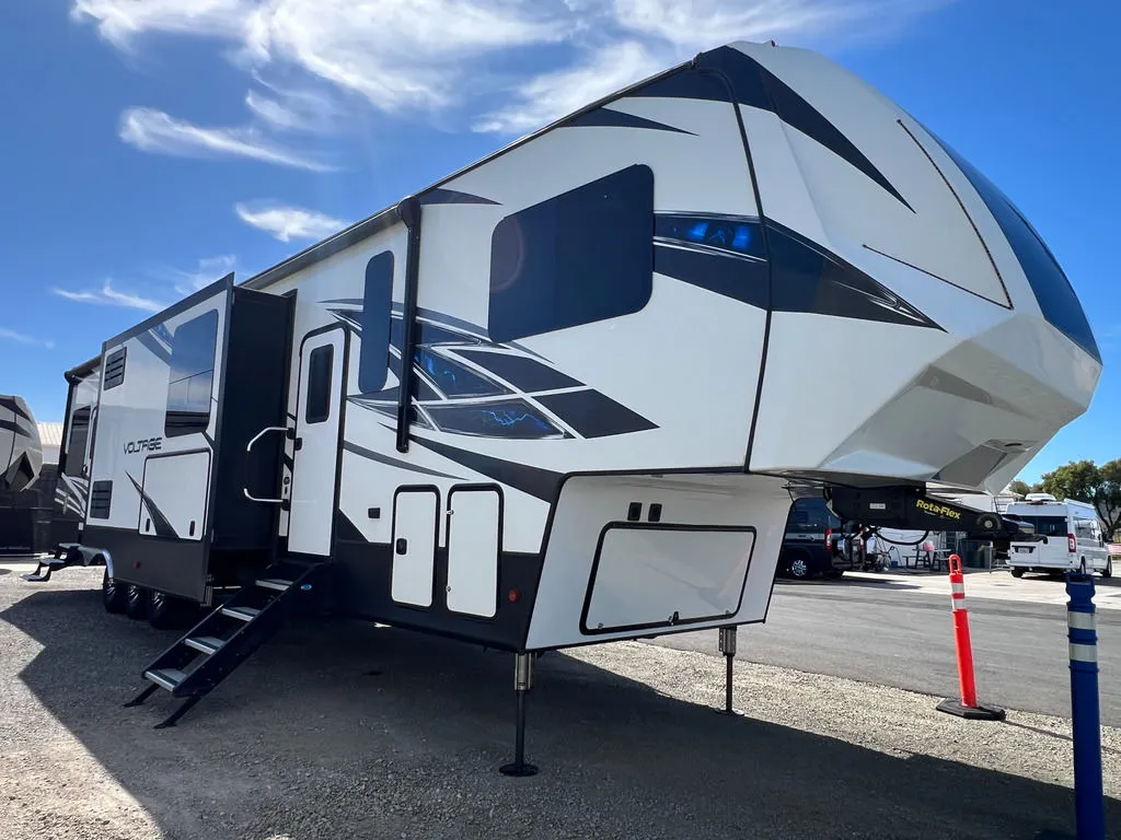 2018 Grand Design Momentum 376TH - Photo 2