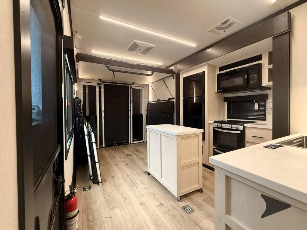 2025 Forest River Vengeance Rogue Armored 26L140, Photos photo 4