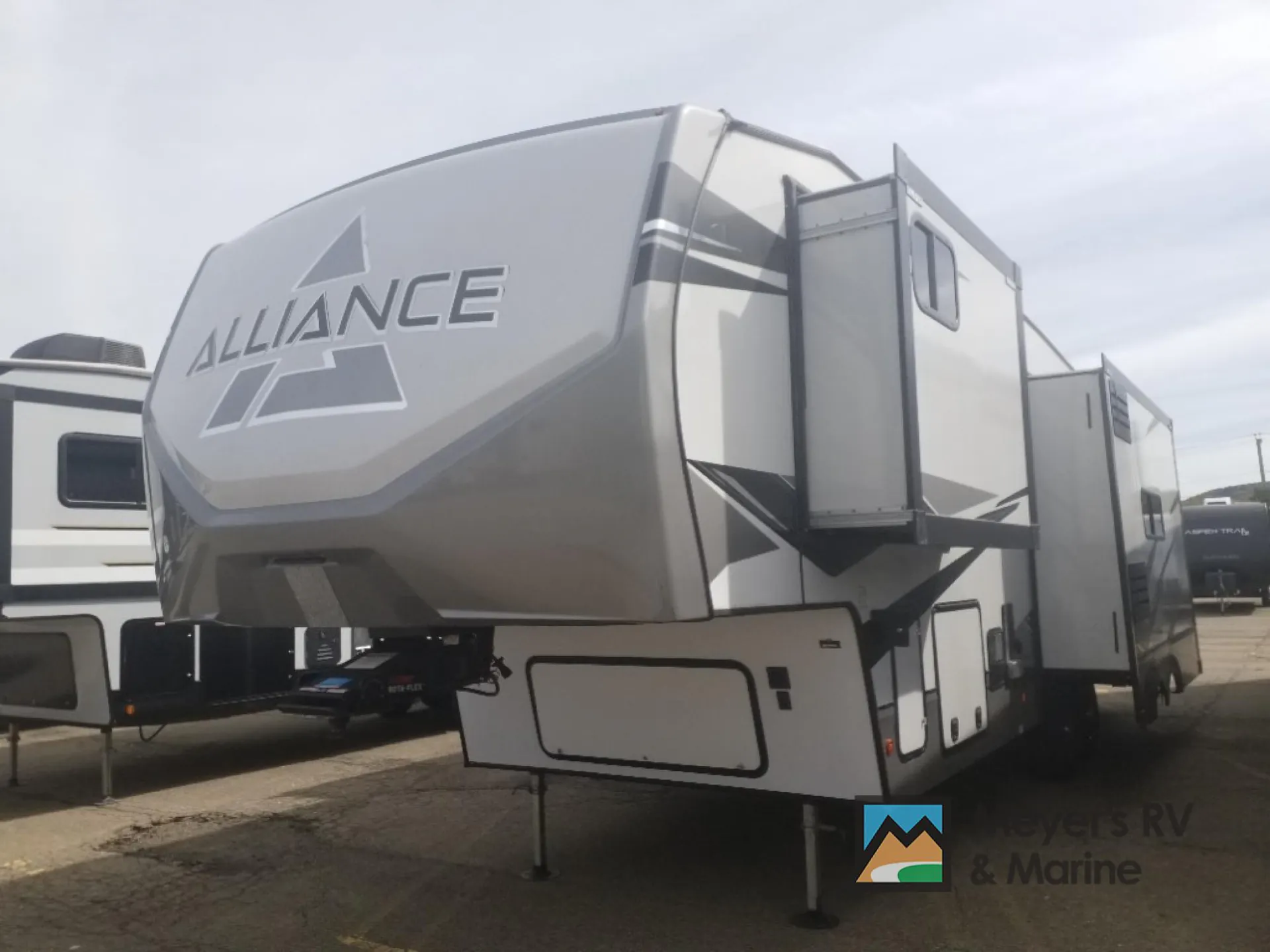 2022 Alliance RV Avenue 30RLS - Photo 4